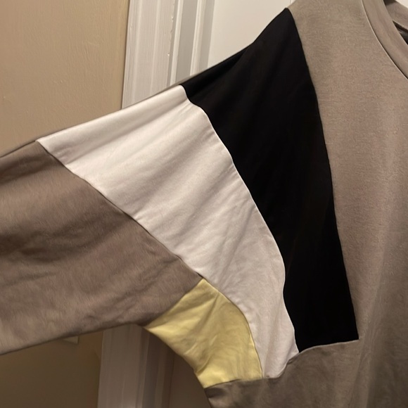 [kyemi] Oversized Dolman Sleeve Colorblock Sweatshirt - Picture 4 of 8